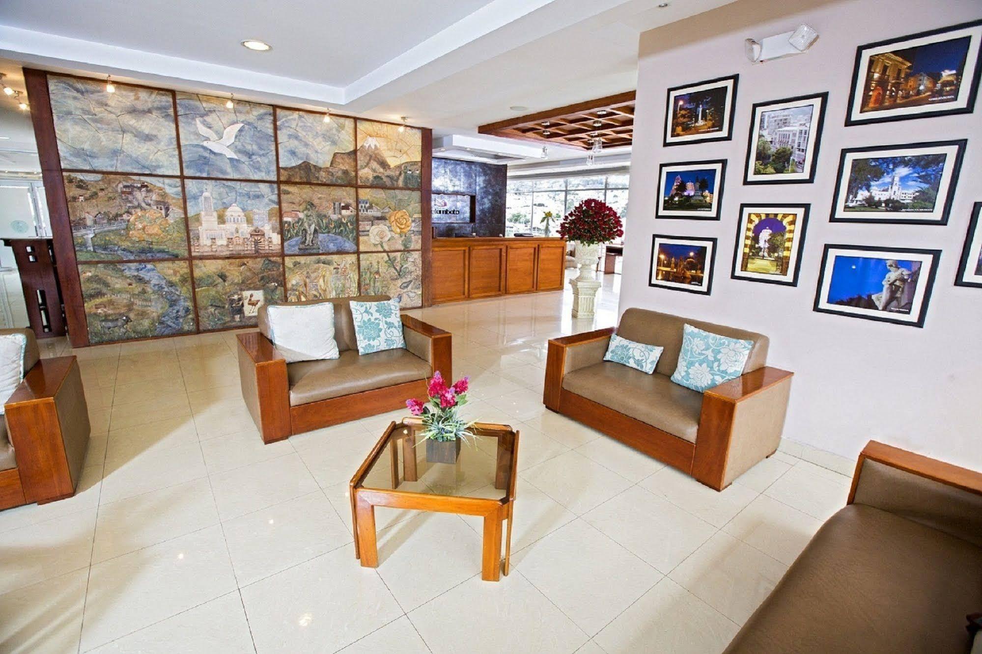 Hotel Амбато Екстер'єр фото