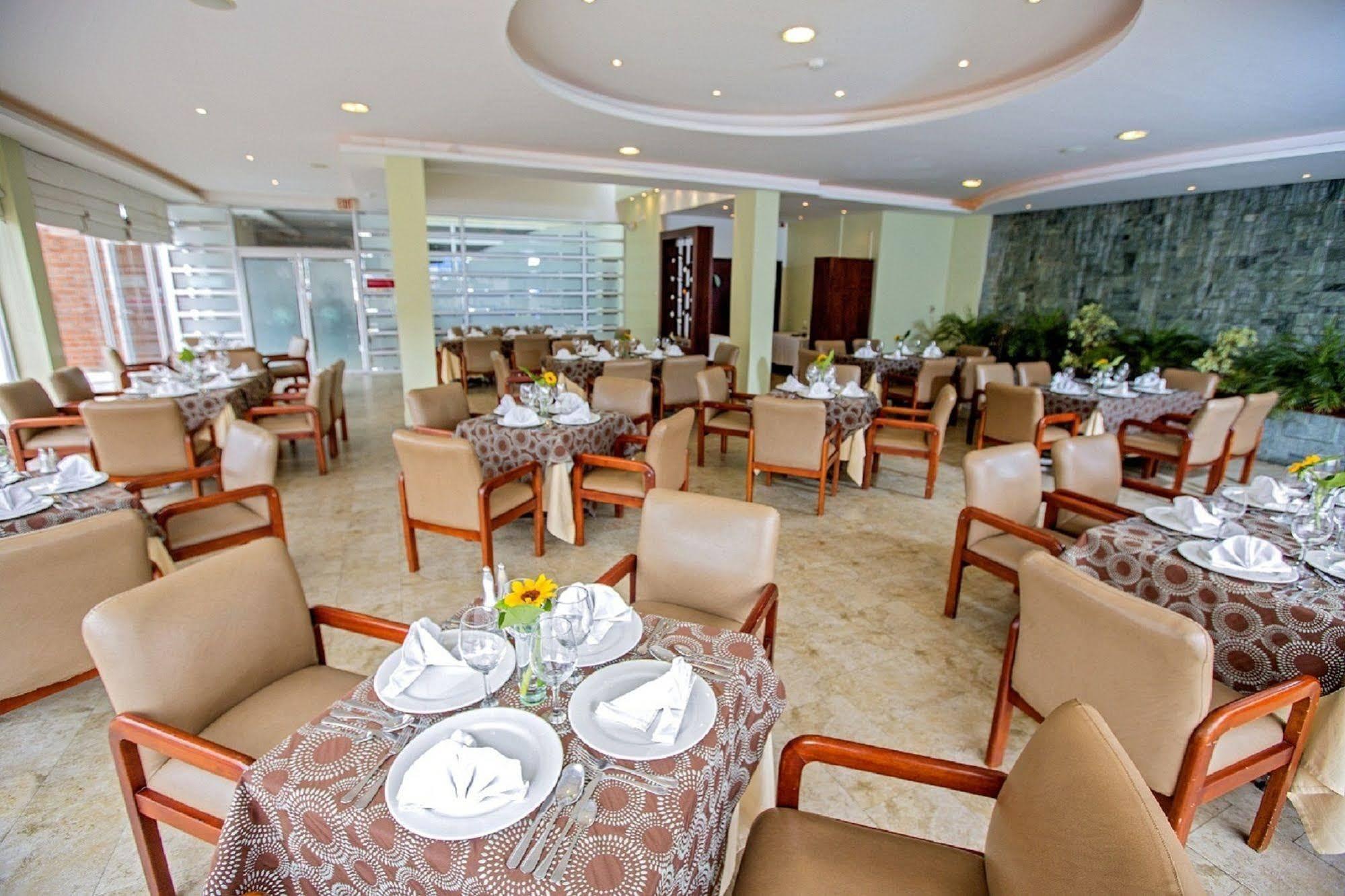 Hotel Амбато Екстер'єр фото